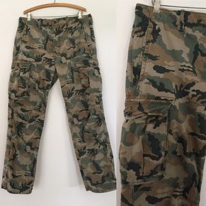 Levi’s Cargo camouflage pants mens Waist 36” camo